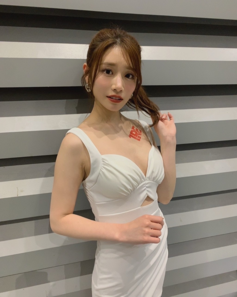 河北彩伽因美貌加上好身材，好快在AV界打開知名度。