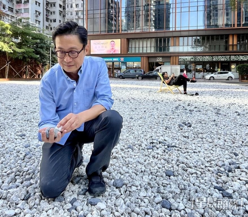 重回油街實現的場地，鄭炳鴻發現不少市民融入這片城市空間，享受片刻清靜。