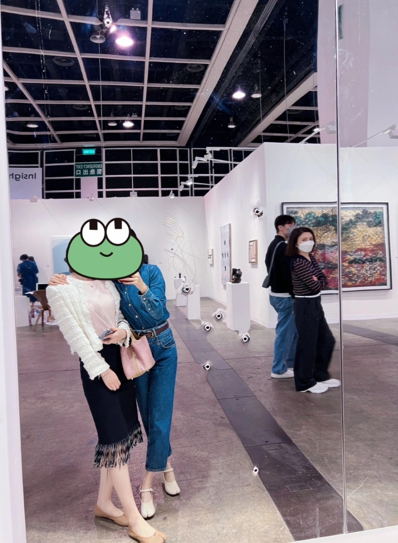 關之琳曾被網民見到行Art Basel時，旁邊有身材高大的小鮮肉。