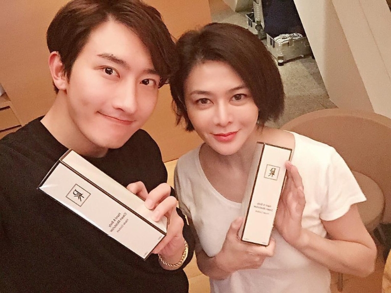 關之琳與臺灣富商離婚后，曾與Super Junior-M內地成員周覓傳緋聞。