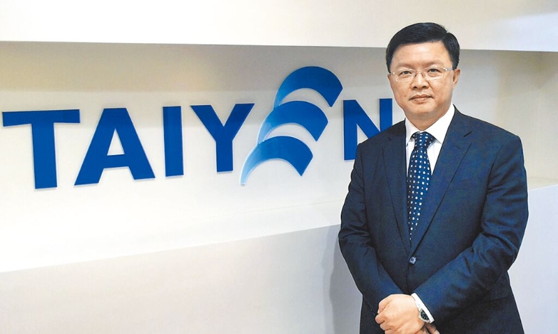 臺鹽實業前董事長陳啟昱25日遭收押禁見，傳他因為積欠5億賭債被黑白兩道緊盯，致無法偷渡出境。
