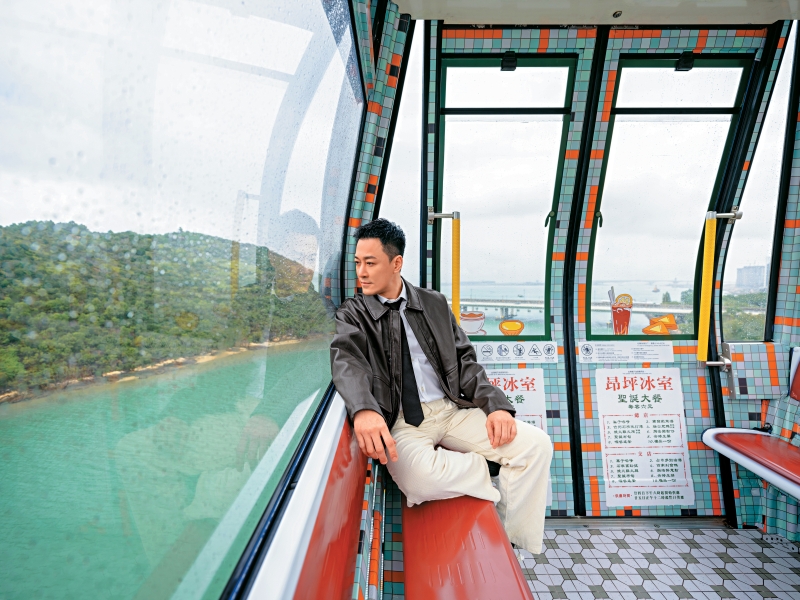 男神林峯，早前便率先搭上“港味濃”的世界級大自然纜車