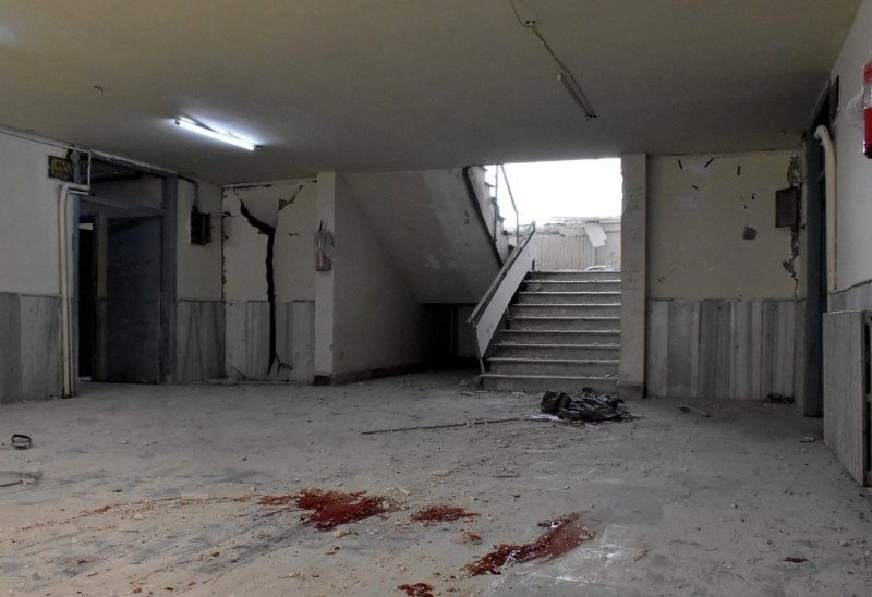 阿勒頗市大學城遭到叛軍炮擊，造成4名平民死亡，地上血跡斑斑。新華社