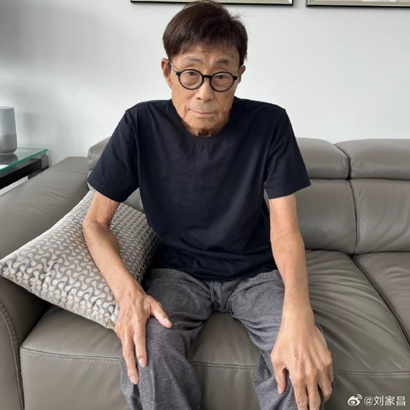 劉家昌更附上一張近照，明顯消瘦不少，氣色也十分差。