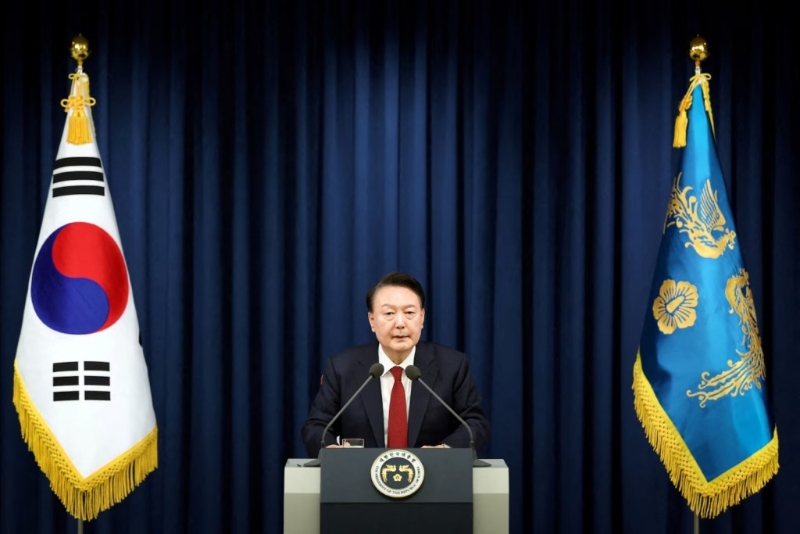 尹錫悅在電視演講中宣布解除戒嚴令。 路透社.jpeg