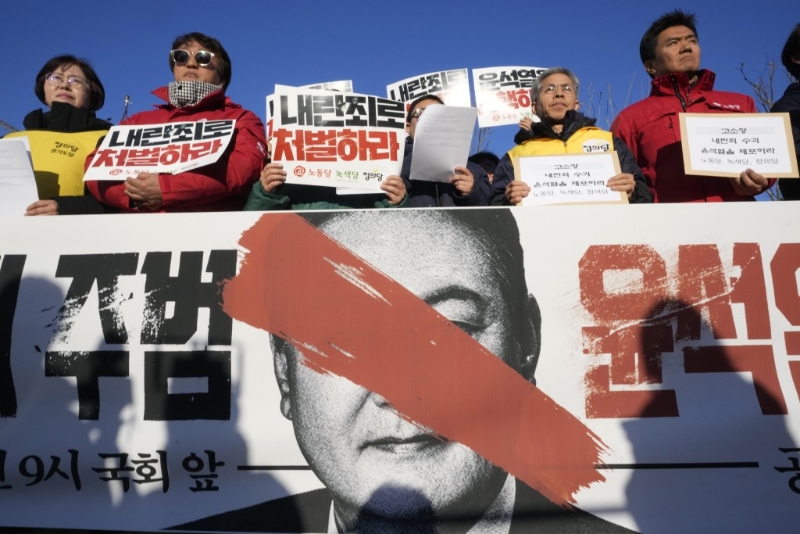 韓國首都首爾今晨有反尹錫悅示威，要求他下臺。