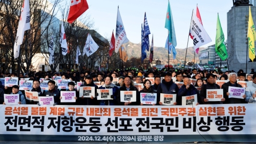 首爾人民在參加集會，要求總統尹錫悅下臺。 路透社