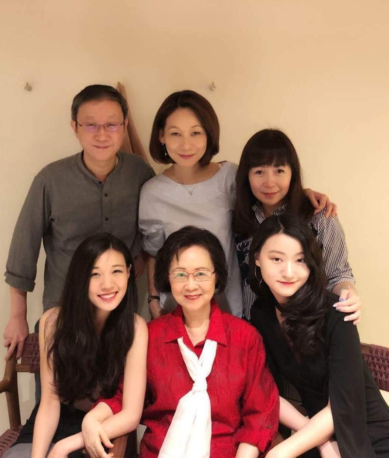 瓊瑤與兒子一家感情和睦。