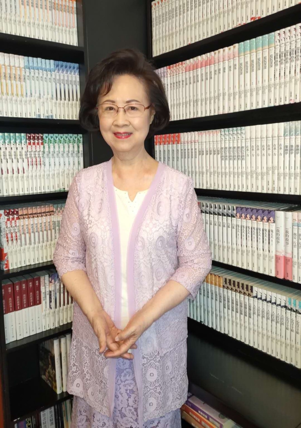 瓊瑤是臺灣知名作家。