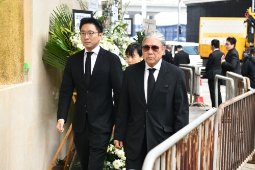 港協暨奧委會會長霍震霆及其兒子霍啟山。
