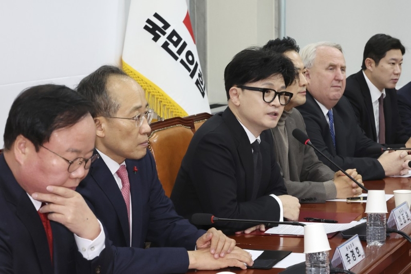 執政黨轉軚，指尹鍚悅必須停職。美聯社