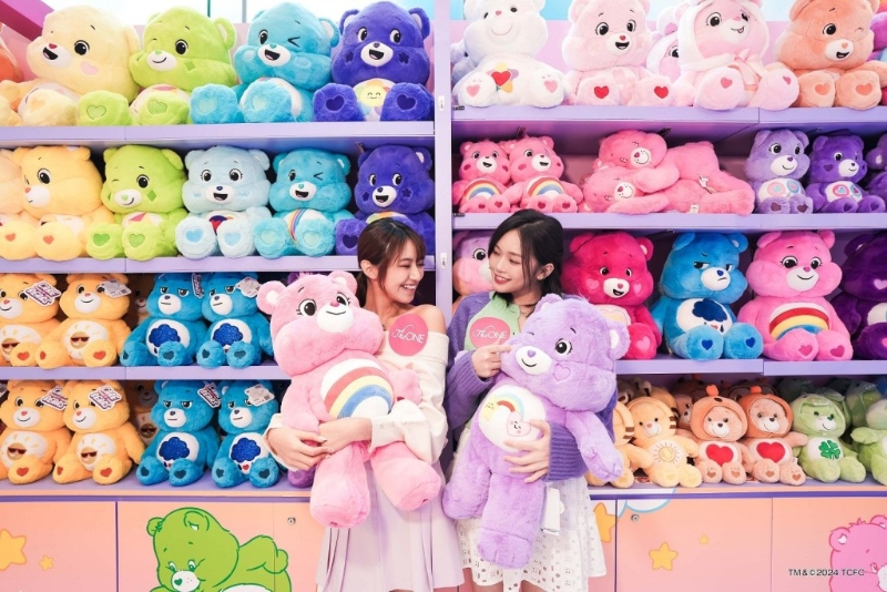 場內的期間限定店，分階段帶來逾300款周邊產品。