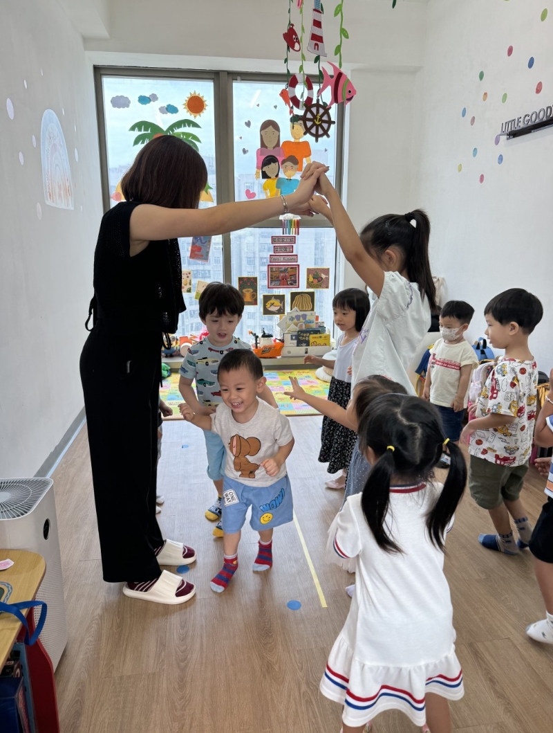 透過群體活動，提升小朋友的社交發展。