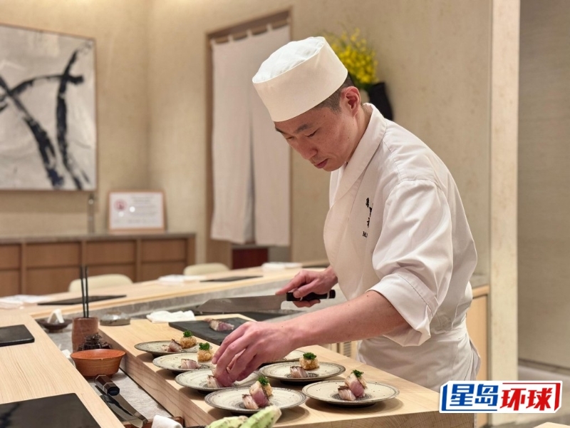 臨近佳節想嘆到頂級Omakase（廚師發辦），不用遠赴日本，到澳門都可以品嘗。 坐落于澳門銀河萊佛士酒店的“鮨吉祥 宮川”，由日本六大米芝蓮三星壽司大師宮川政明主理。