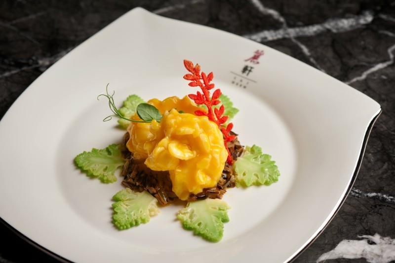 于平安夜及圣誕節當天特別推出八道菜圣誕晚宴，結合中式美食文化及西方節慶