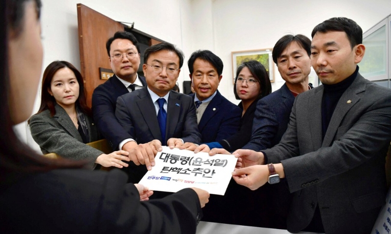 韓國在野黨向國民議會提交彈劾動議。 路透社
