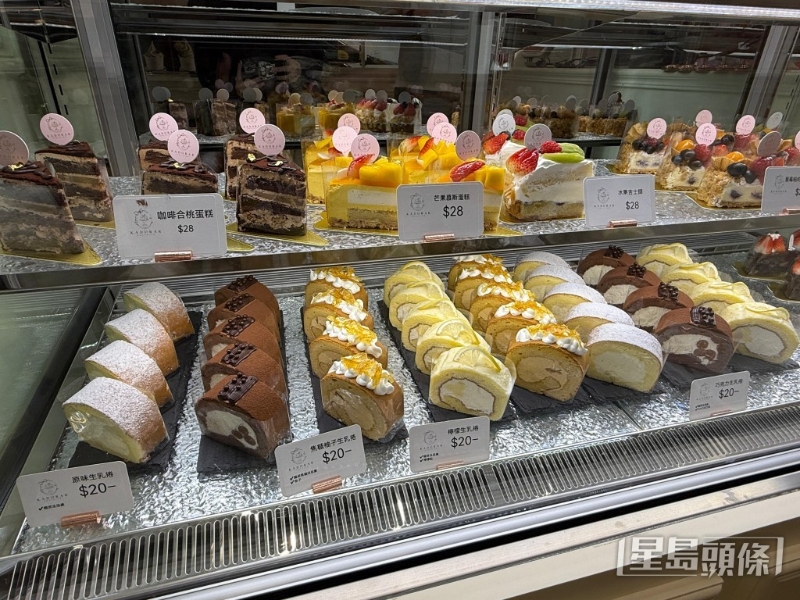 各款口味的生乳卷、咖啡合桃蛋糕、慕絲蛋糕