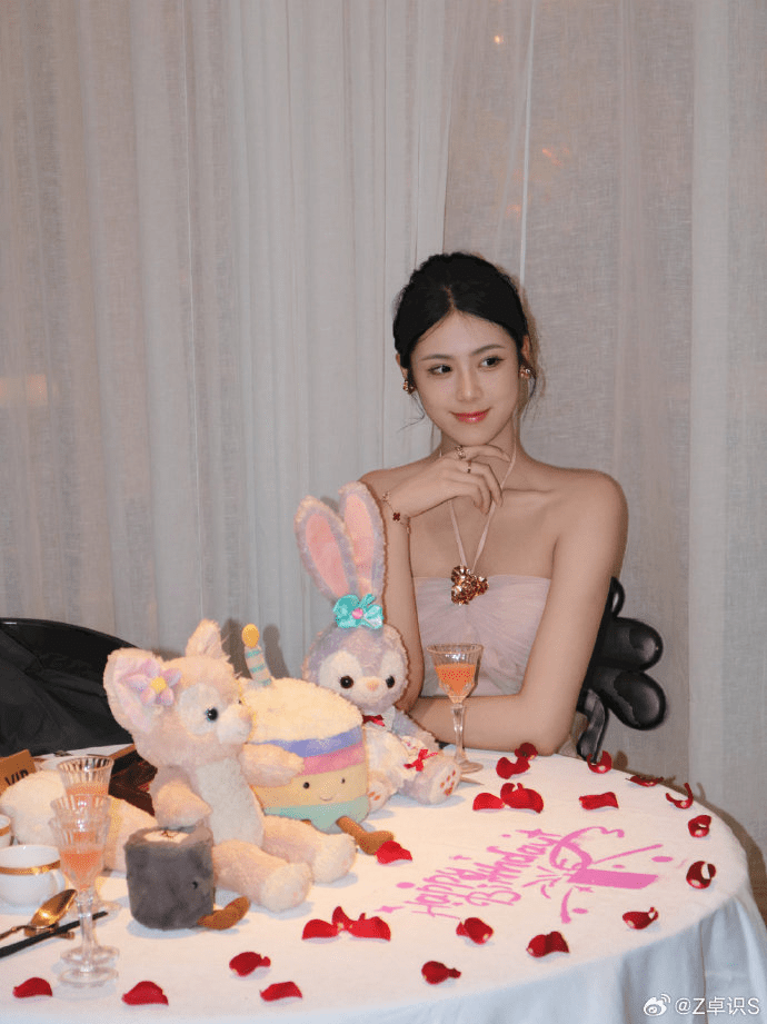 女籃球員卓識社交媒體發放的美照。