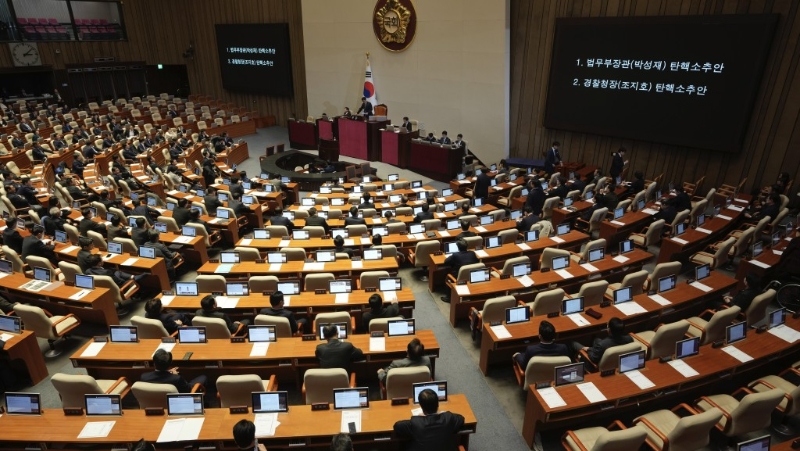 韓國國會繼續討論彈劾法務部長官樸成宰及警察廳長趙智浩。