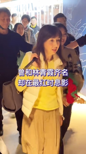 12月10日，柏安妮低調現身沙田欣賞大女兒許恩怡（Natalie）與鄭伊健、陳卓賢（Ian）和蔡思韻主演的《久別重逢》首映禮。