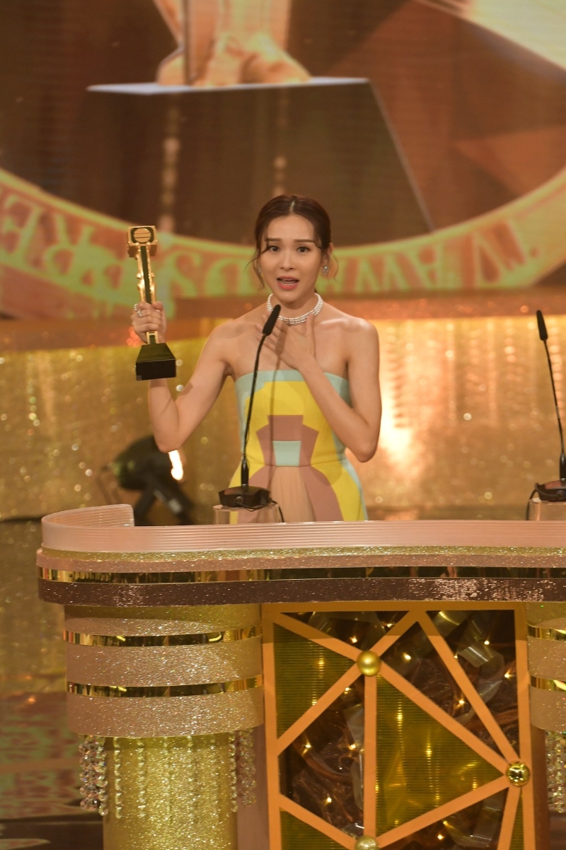 李佳芯憑《BB來了》在《萬千星輝頒獎典禮2018》勇奪視后寶座。