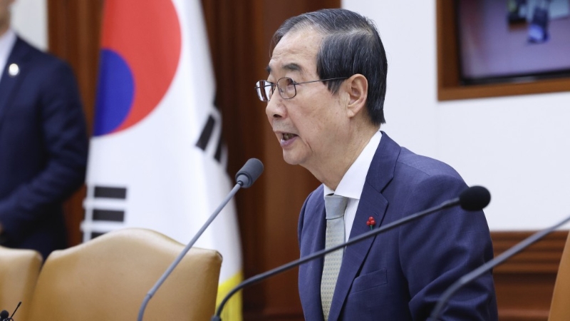 韓德洙以代理總統身份行駛總統否決權。