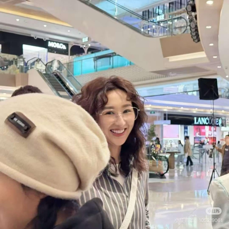 高海寧好寵粉，露出可愛笑容。