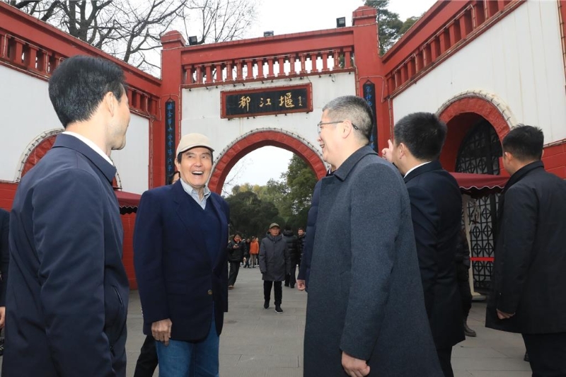 馬英九參觀四川都江堰水利工程。圖：馬英九基金會
