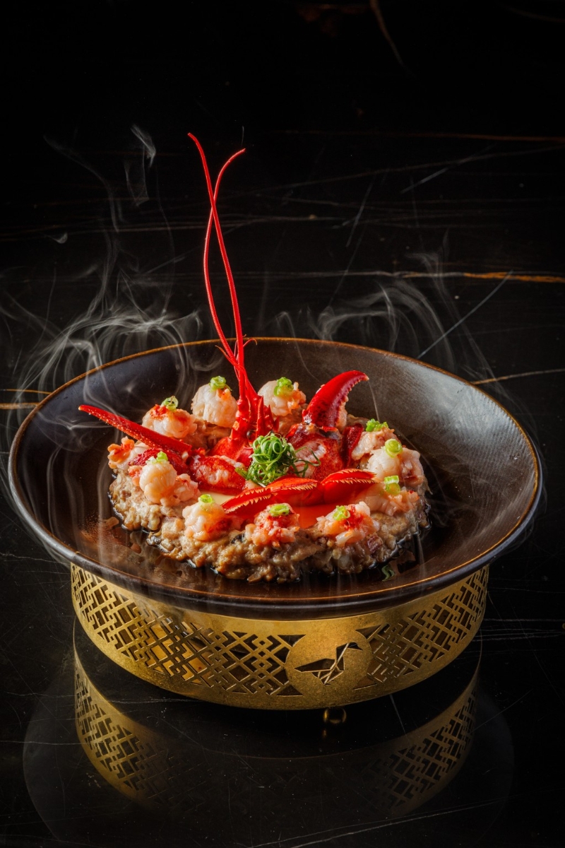 波士頓龍蝦手剁肉餅蒸水蛋$780。