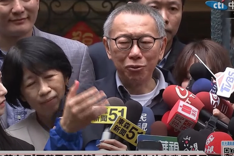 羈押114天的柯文哲返家。