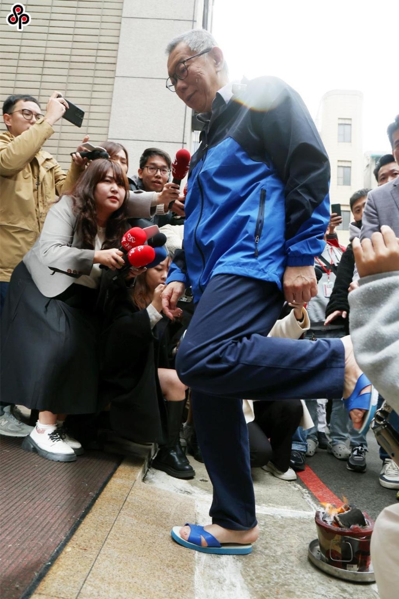 柯文哲藍衣者
