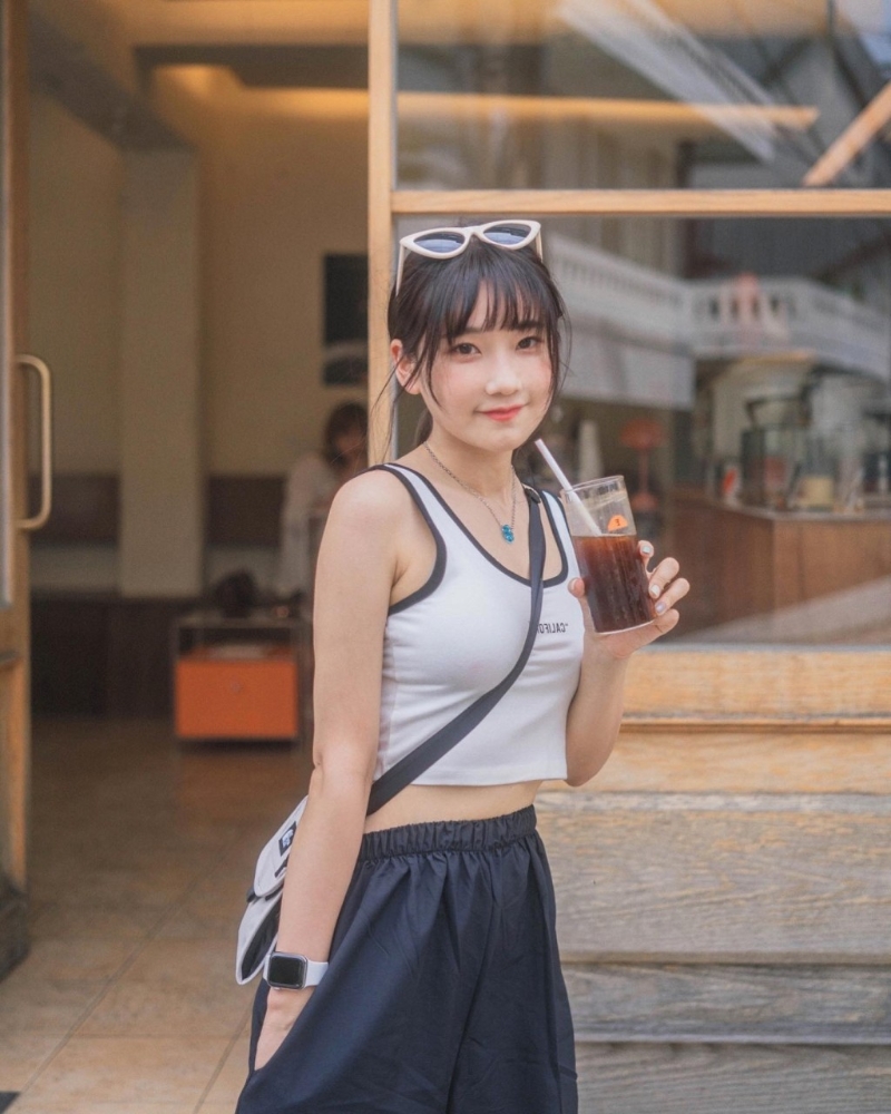 YouTuber愛莉莎莎不時去韓國及泰國。