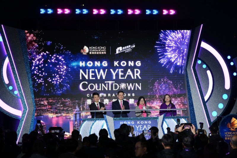 左起：彭耀佳、李家超、林麗嬋、羅淑佩。