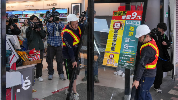 萊爾富31日將“北市信彩店”門市拆除大門、櫥窗玻璃及冰箱門