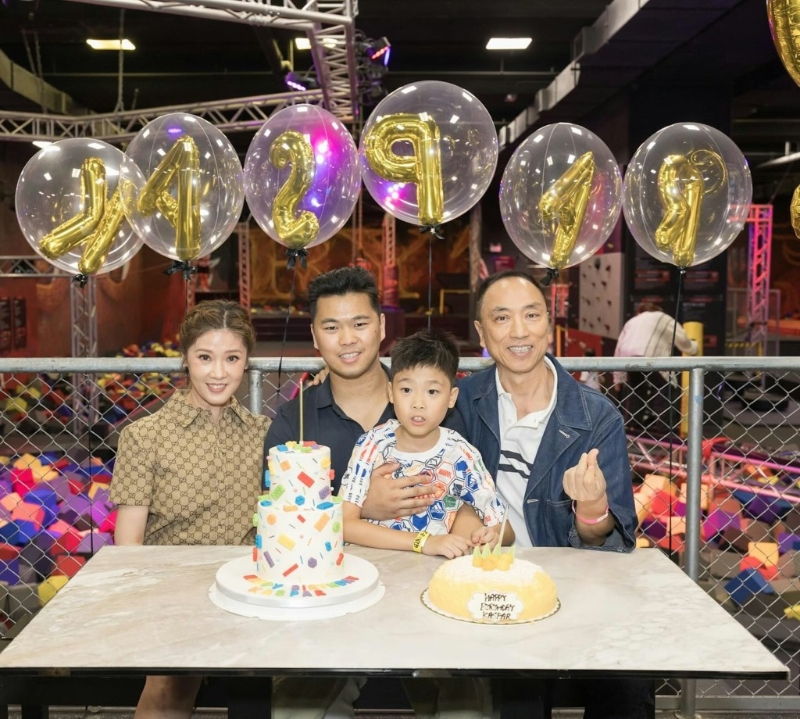 翁嘉穗為鄔友正誕下兩子鄔謨云（Jason）及鄔謨風（Kaspar）。