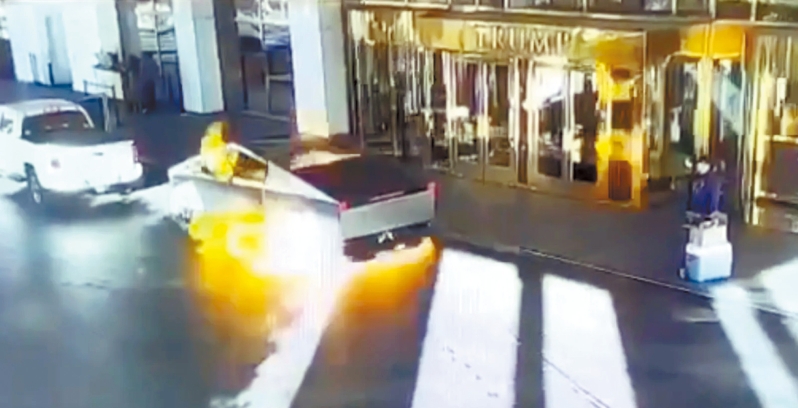 特斯拉電車爆炸。