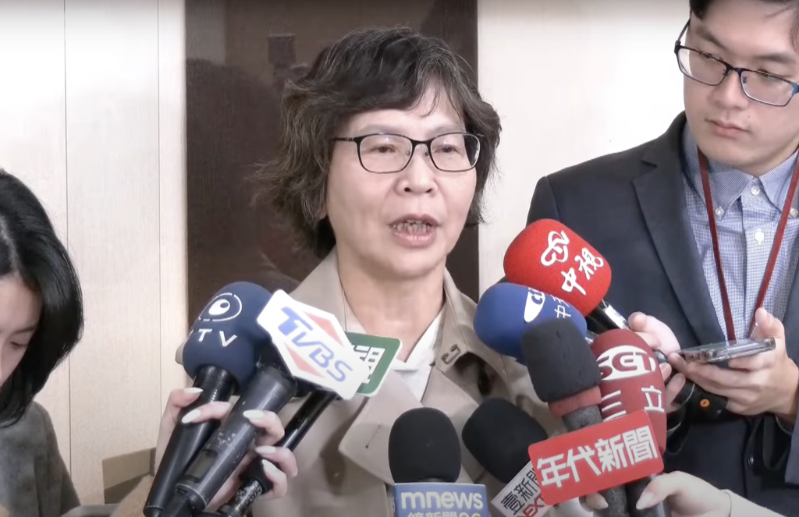 民眾黨前“立委”蔡壁如7日表示，“現在經過十年了，當時你們都不講，現在講是認為柯文哲落魄了，來踹一腳嗎？”