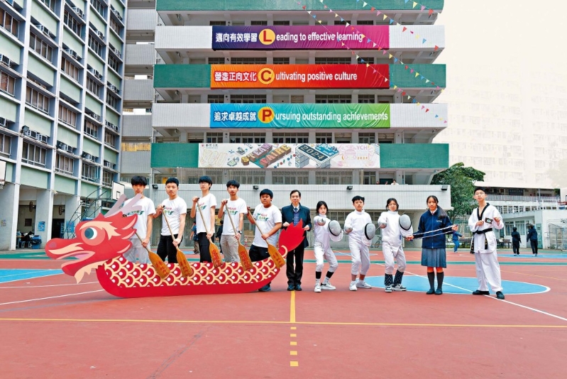 上學年靚中更支持學生參與超過100項本地及國際比賽，獲得逾115項獎項。
