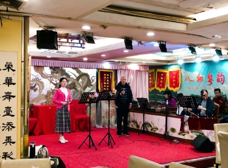 廣州粵菜酒家2025｜2. 榮華樓 三樓開放八和粵韻粵劇曲藝粵樂演藝廳，號稱廣州唯一帶妝折子戲茶樓，承載著一代西關人的情懷，每日下午1時至4時30分，都有街坊、游客、旅行團來聽曲看戲。