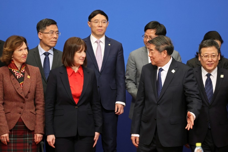 李韻晴與副總理何立峰會談。路透社
