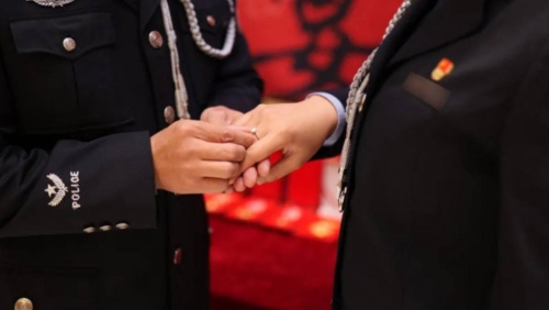 云南警察情侶徐明（化名）和冼莎莎（化名）日前訂婚。