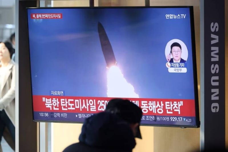 韓國首爾一處電視14日播報有關朝鮮試射導彈的新聞。