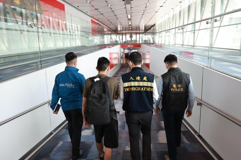 一名被禁錮港人成功回港。 保安局fb
