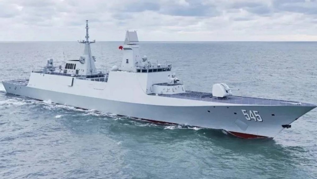 054B“漯河艦”今早入列山東青島某軍港。
