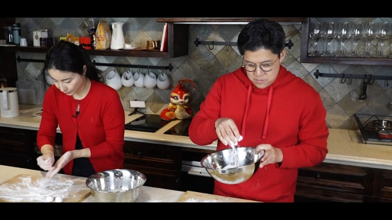 郭晶晶近日與霍啟剛合體拍片曬廚藝。