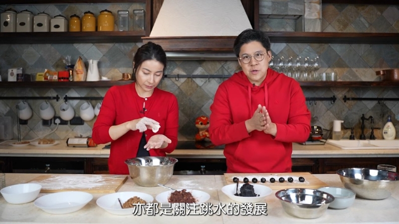郭晶晶的廣東話很流俐。