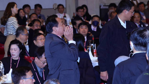葉永松當眾向賴清德喊話，要求賴勿搞勞民傷財的罷免。
