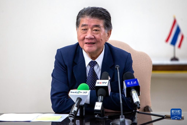 泰國副總理Phumtham。