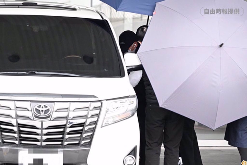藝人大S病故日本，其骨灰透過私人包機5日下午3點返抵臺灣。（圖／自由時報提供）