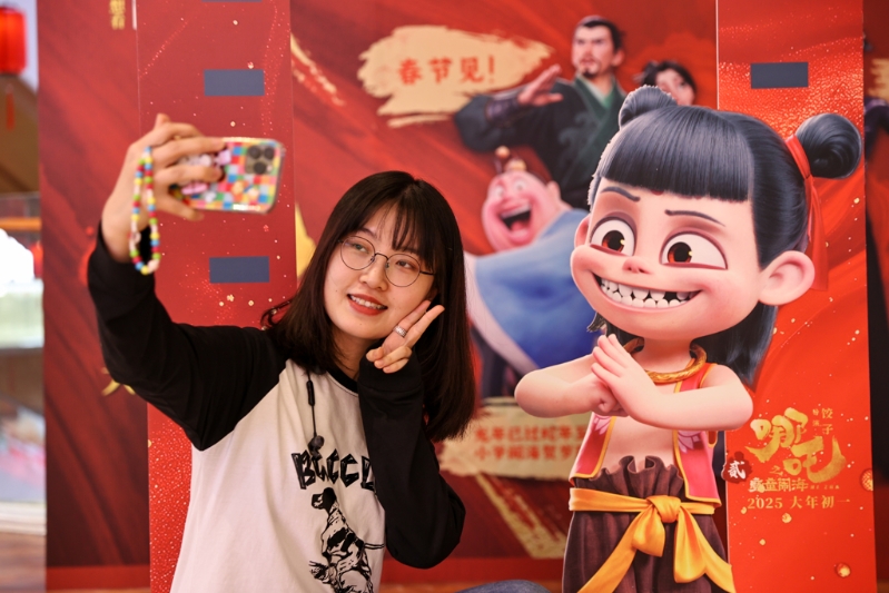 《哪吒2》在院線上映16天，票房已經破百億元，在中國電影史上創下多項紀錄。 中新社